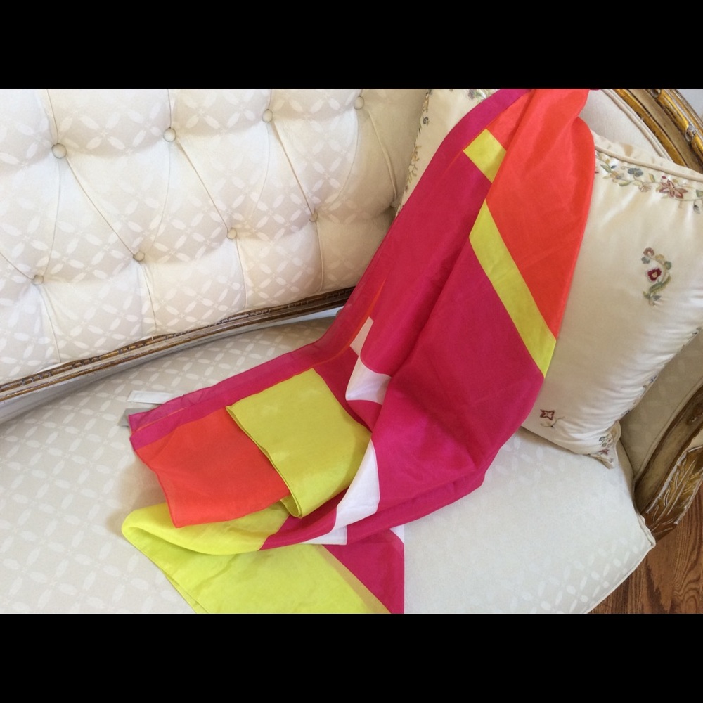 Anne Taylor scarf new with tag